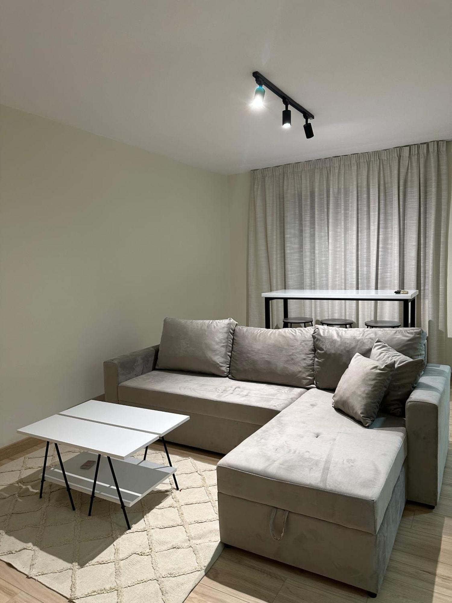 White Apartment, In The Center Of Тирана Экстерьер фото