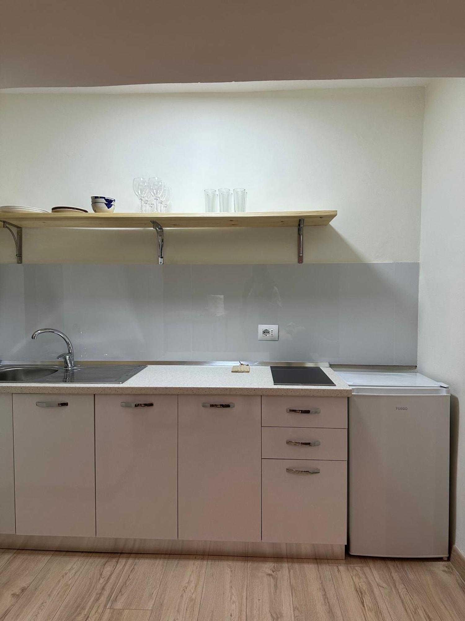 White Apartment, In The Center Of Тирана Экстерьер фото